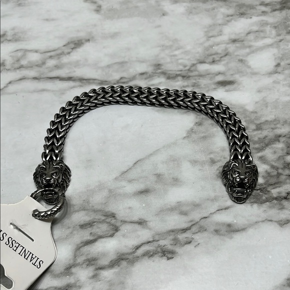 STAINLESS STEEL LION HEAD BRACELET SOLD BY CELTIC WOLF COMPANY NWT - Picture 1 of 9